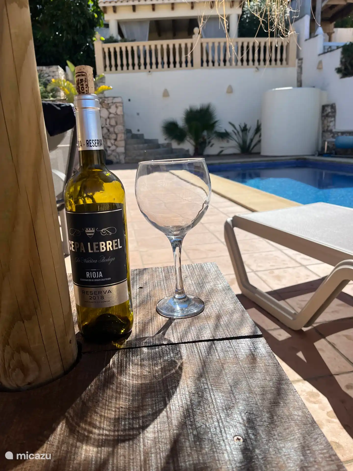 Piscina con terraza