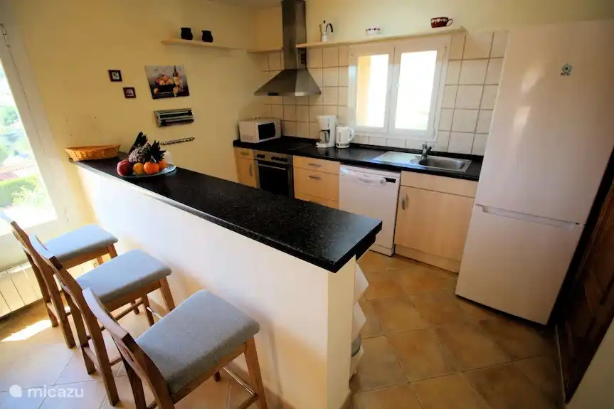 Offene Küche im Obergeschoss mit allem Komfort