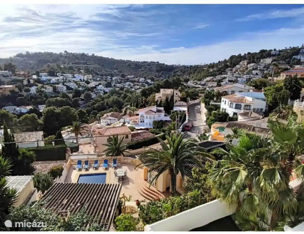 Foto der Villa und der Aussicht