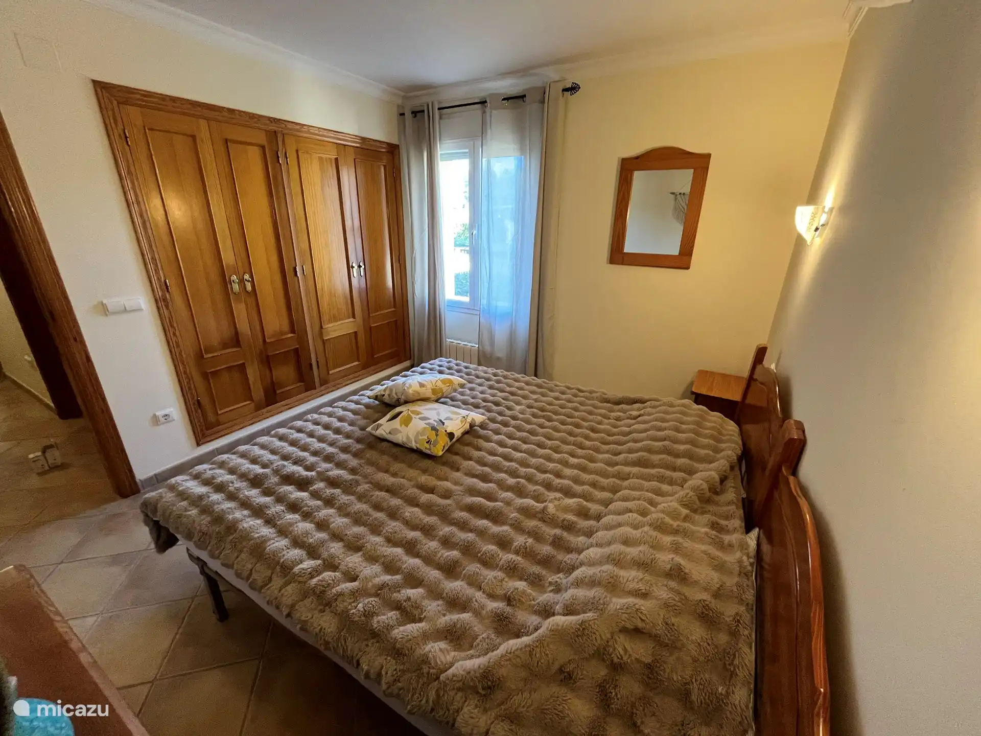 Schlafzimmerfenster im Erdgeschoss 