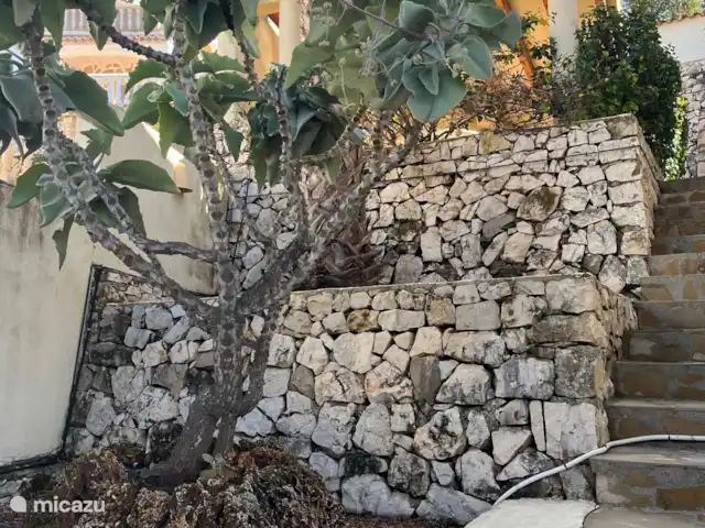 Villa Karina huren in Spanje, Costa Blanca, Benissa - villa Trap naar boven door de mediterraanse tuin