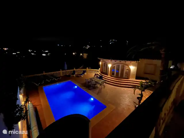 Villa Karina huren in Spanje, Costa Blanca, Benissa - villa foto vanaf het overdekte boven terras, in de avond met een geweldige romantisch uitzicht