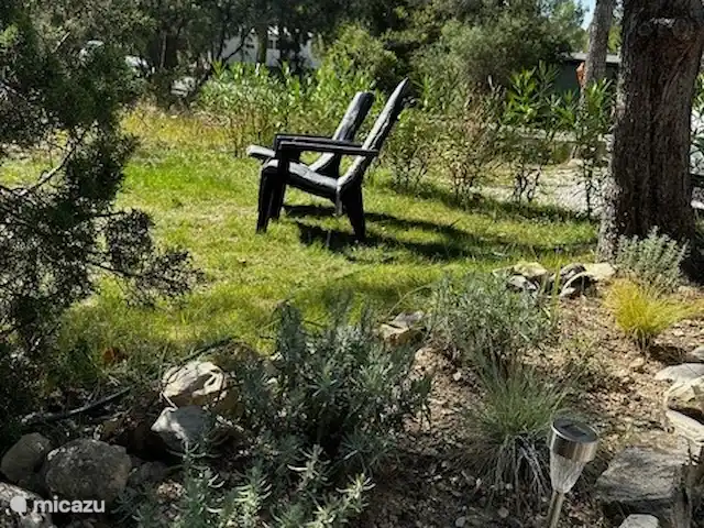 Vacquières, Parc le Duc n° 262 | France, Hérault, Vacquières - chalet 4 chaises longues.