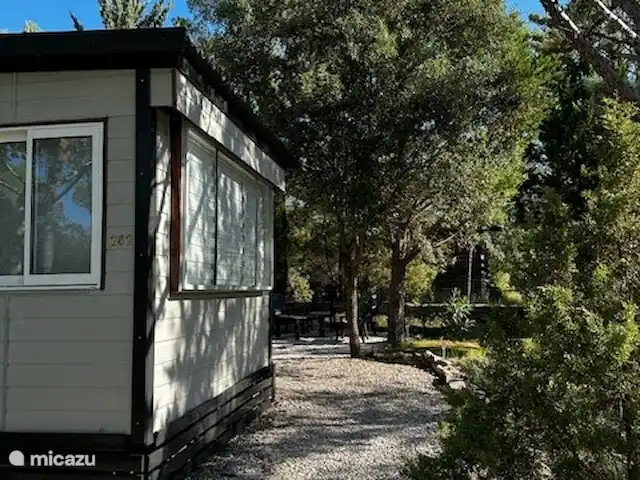 Vacquières, Parc le Duc n° 262 | France, Hérault, Vacquières - chalet Jardin isolé avec beaucoup de verdure