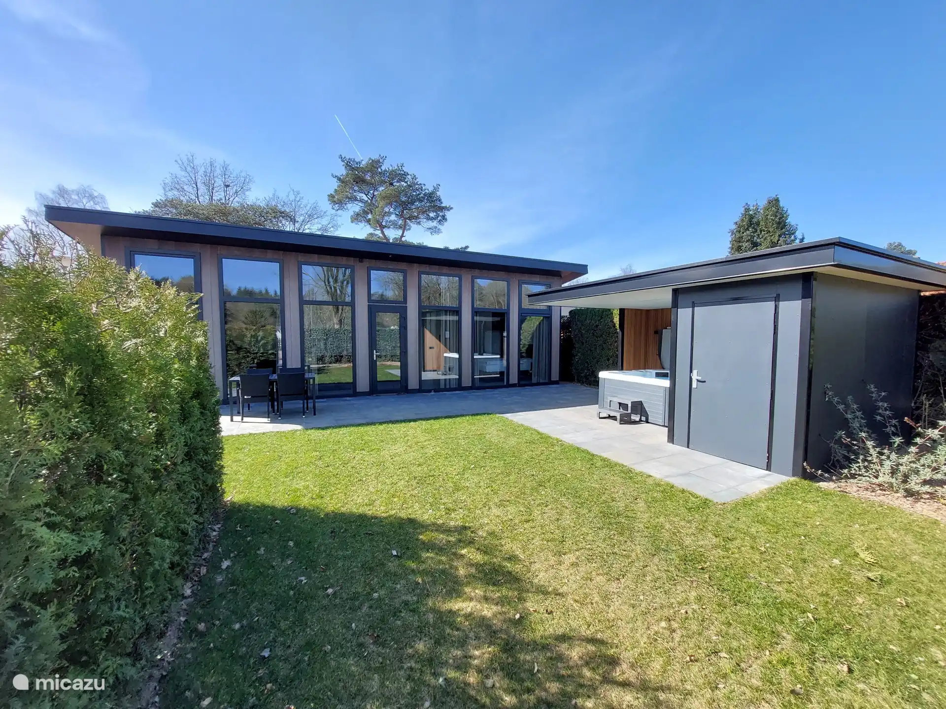 Garten (nicht komplett eingezäunt).