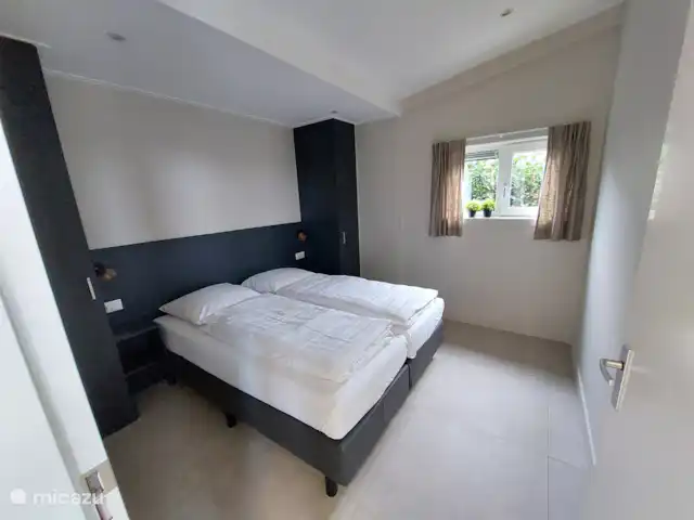 Bungalow confort con jacuzzi 01 en Países Bajos, Güeldres, Putten - casa vacacional Dormitorio 1, con 2 somieres individuales