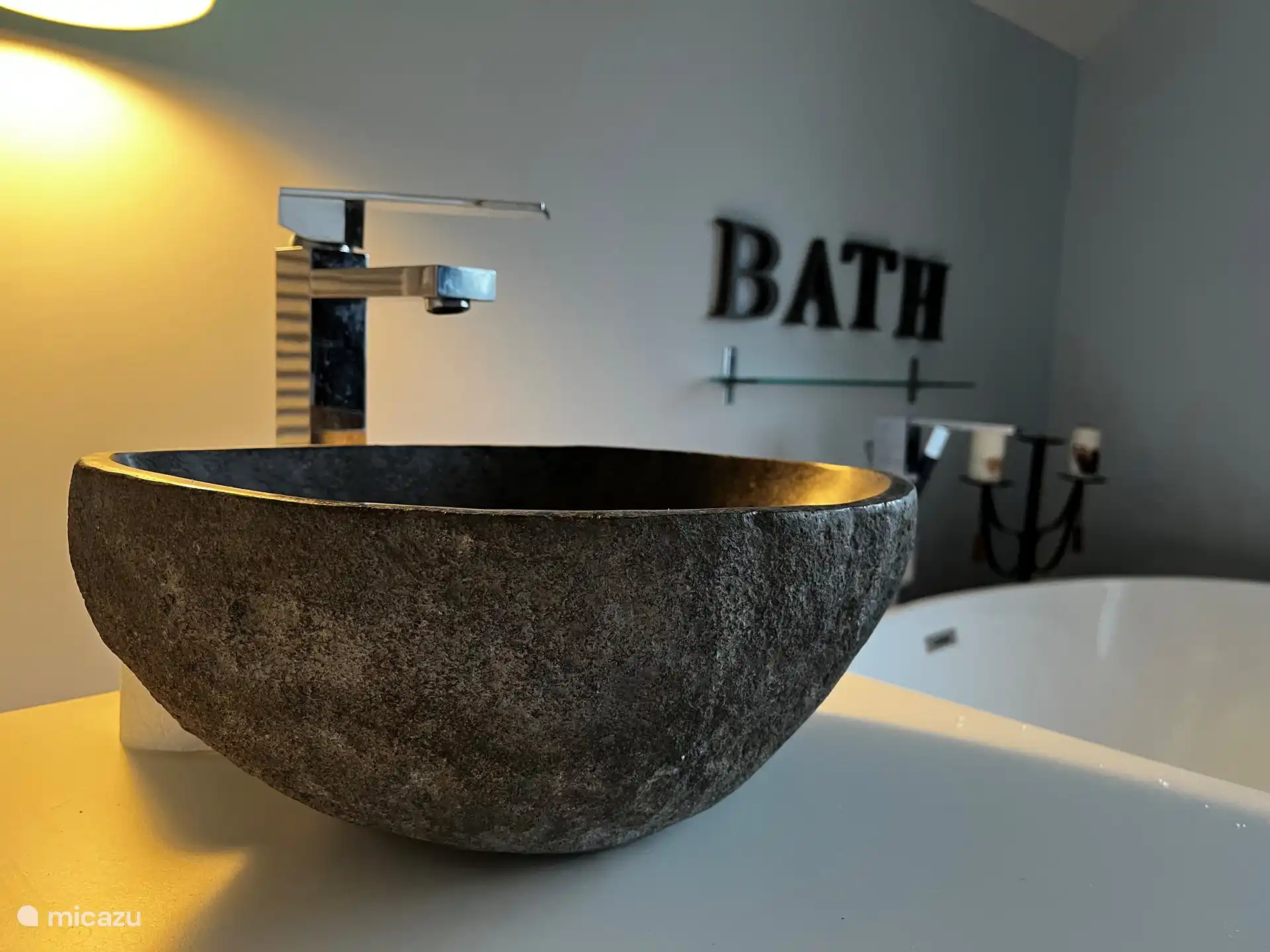 Waschbecken im Obergeschoss des Hauptschlafzimmers