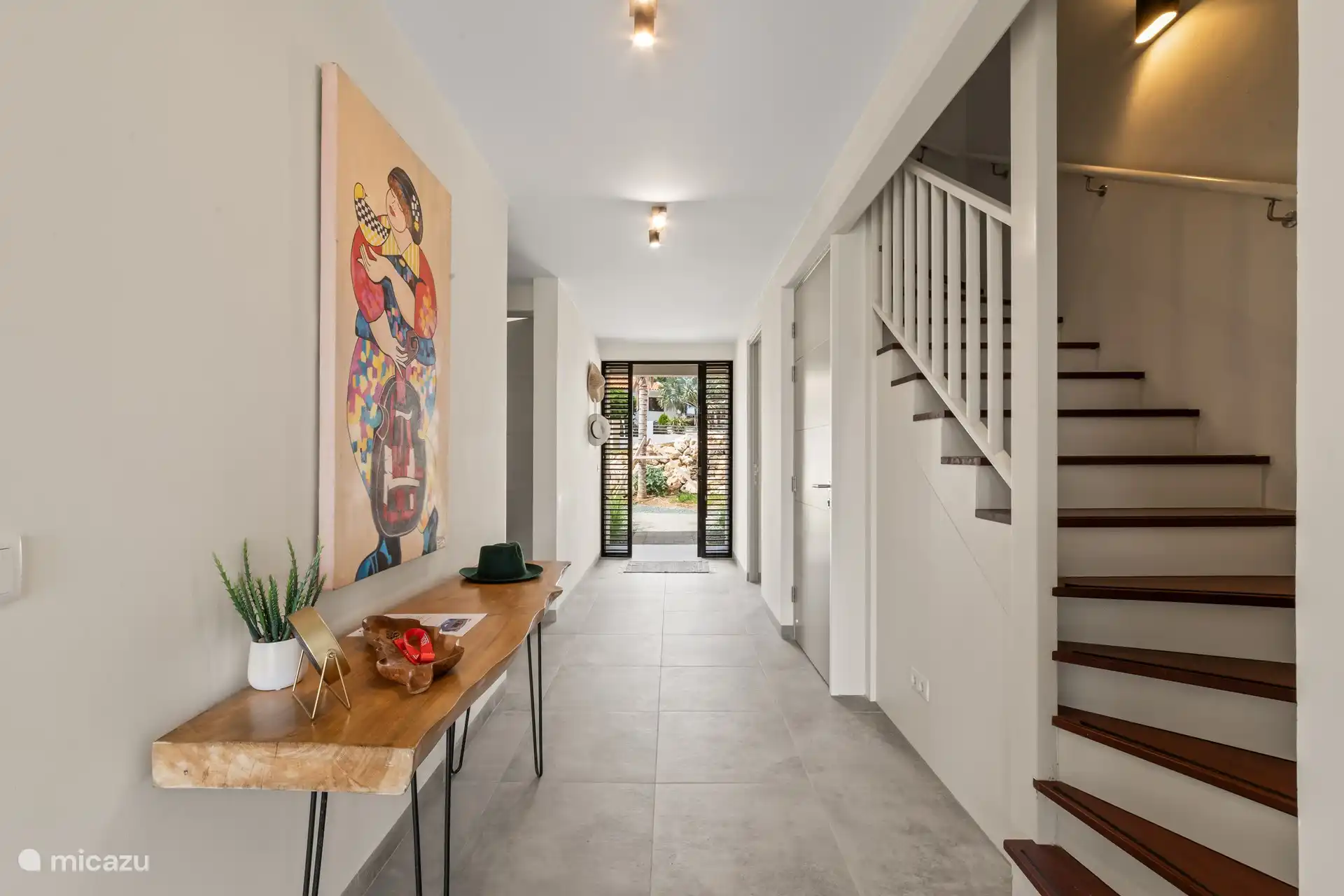 Treppe nach oben, zum Schlafzimmer & Badezimmer 3