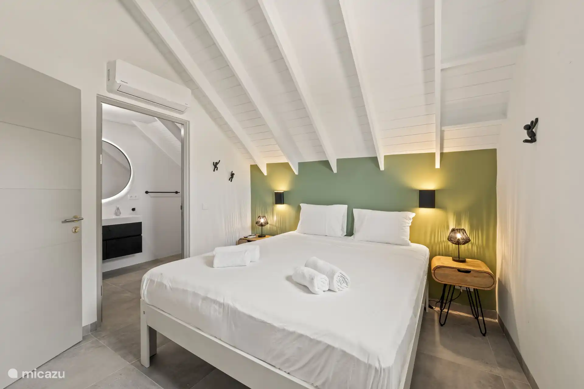 Schlafzimmer 3 mit Doppelbett, eigenem Bad und Klimaanlage