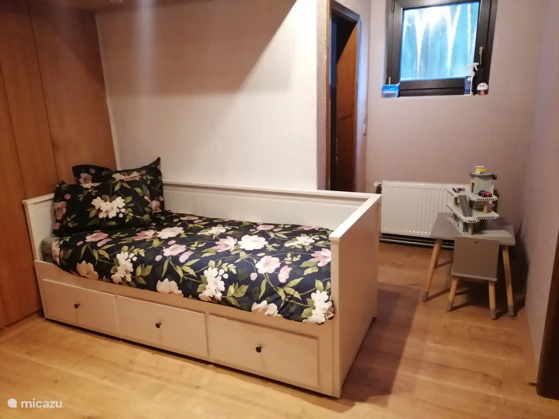 Pull-out double bed 