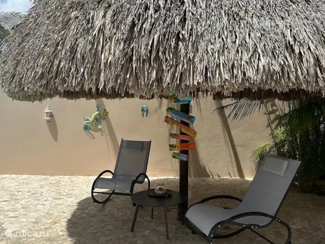 Location de Vacances Curaçao, Banda Ariba (est), Jan Thiel, villa - Villa de vacances Dushi Dolores Siège au bord de la piscine