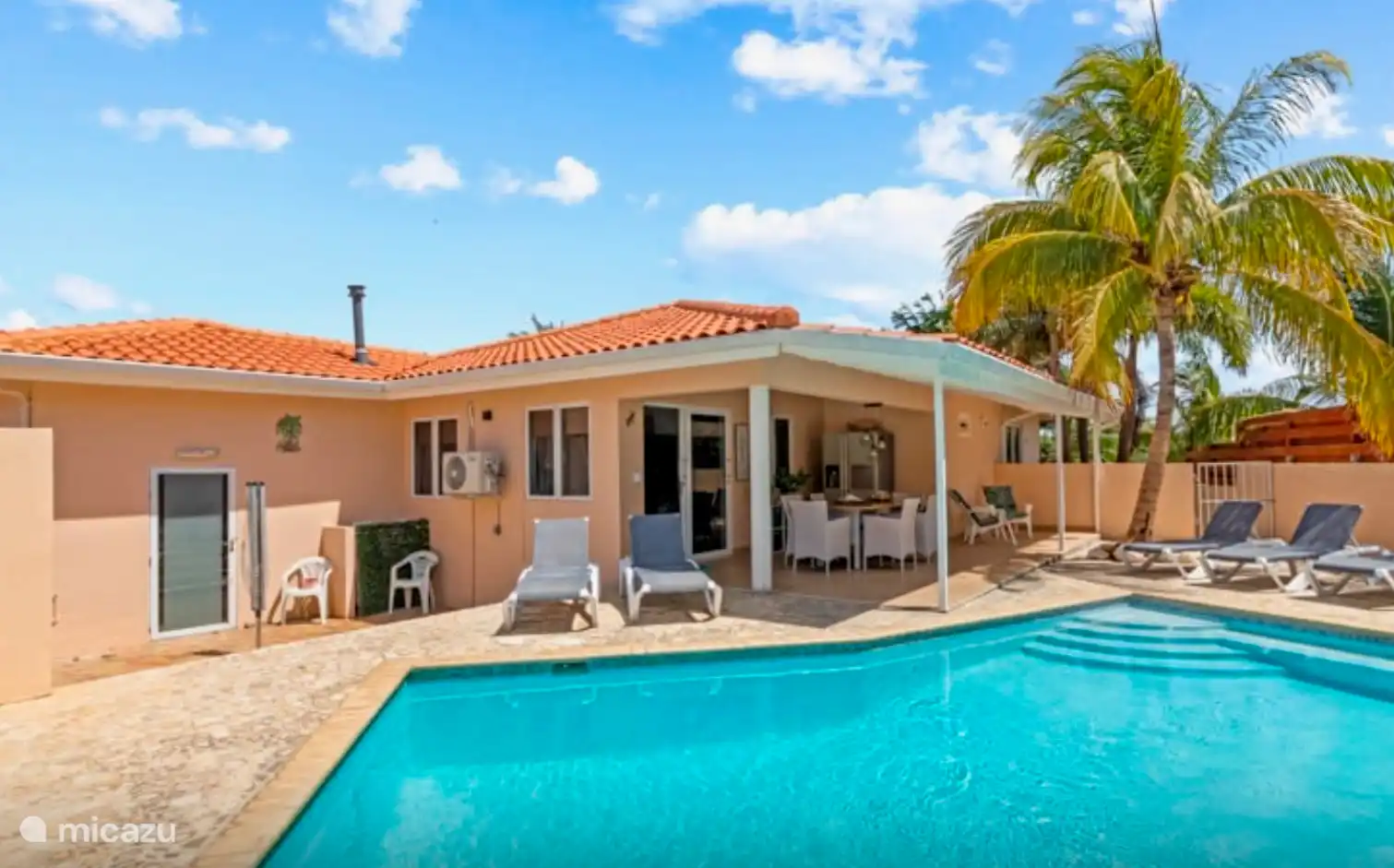 Tuin met privé zwembad 