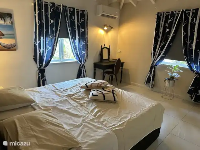 Location de Vacances Curaçao, Banda Ariba (est), Jan Thiel, villa - Villa de vacances Dushi Dolores Chambre des maîtres avec salle de bain privée