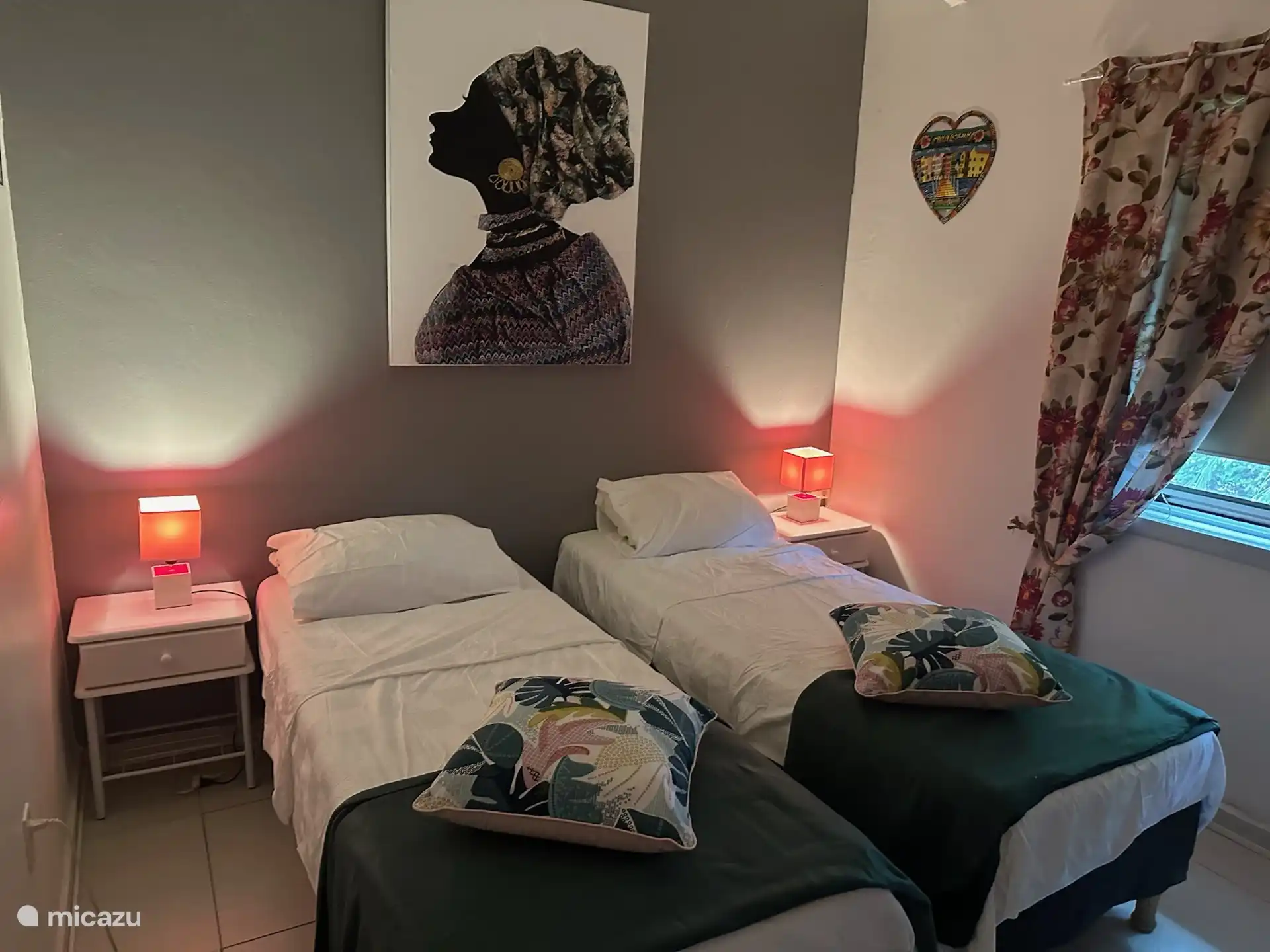 Slaapkamer 3 met twee eenpersoons bedden 