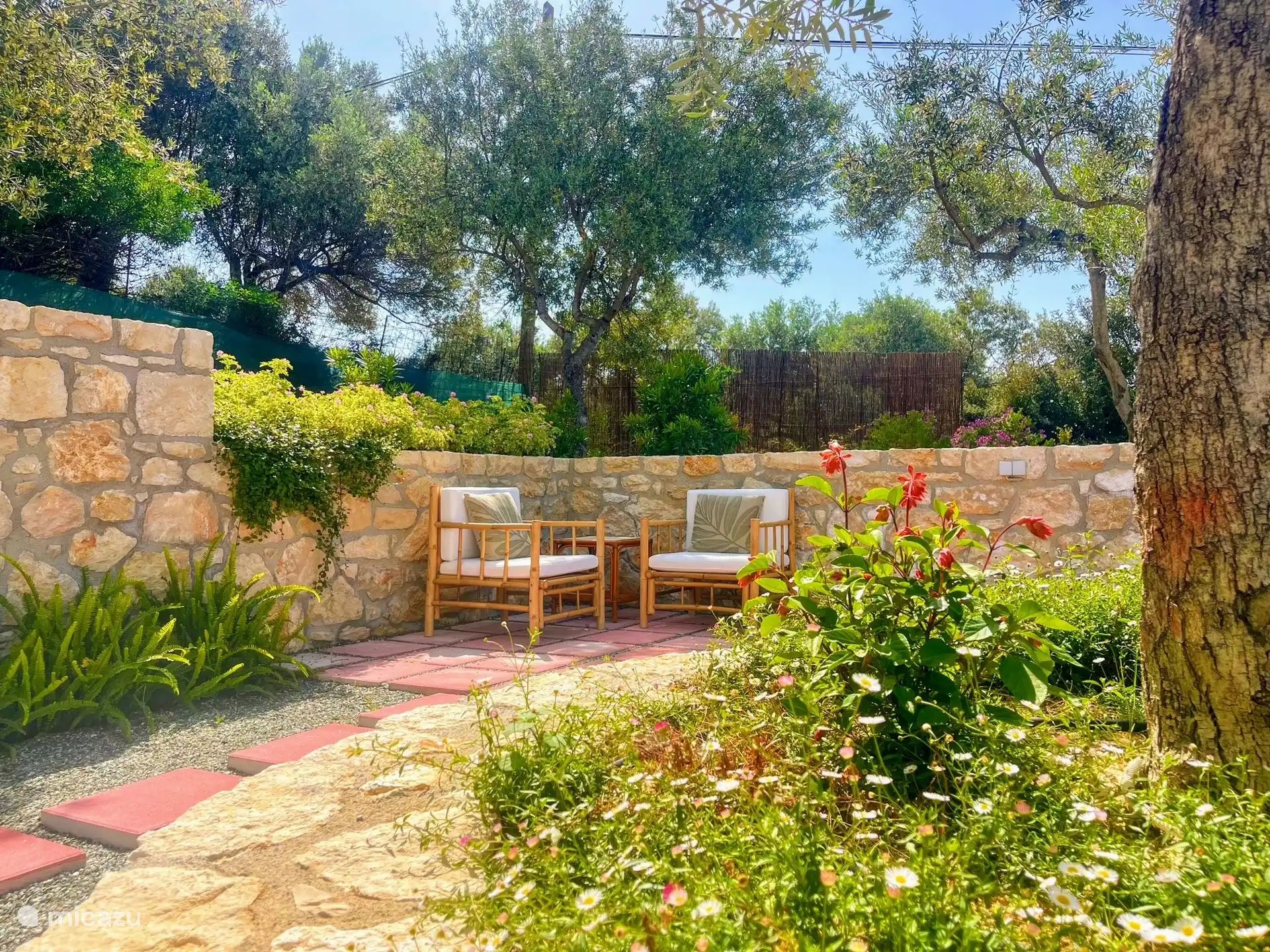 A charming spot in the garden 