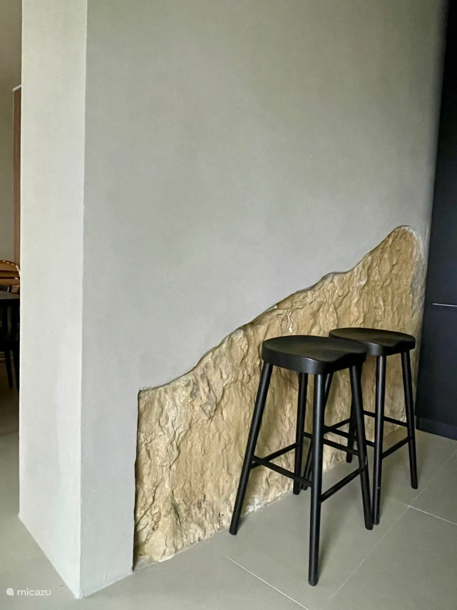 Pared de la cocina con roca