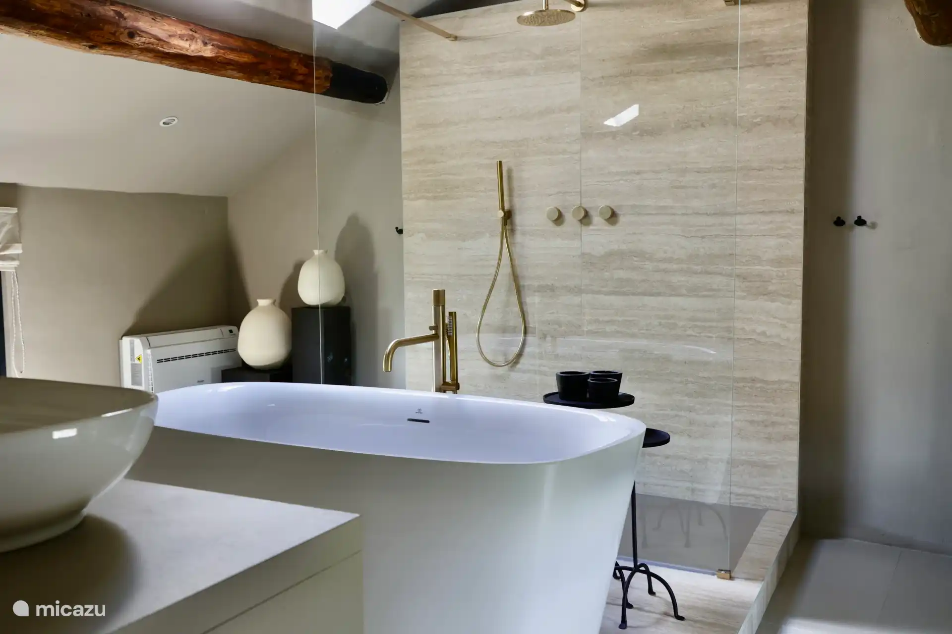 Baño en la buhardilla