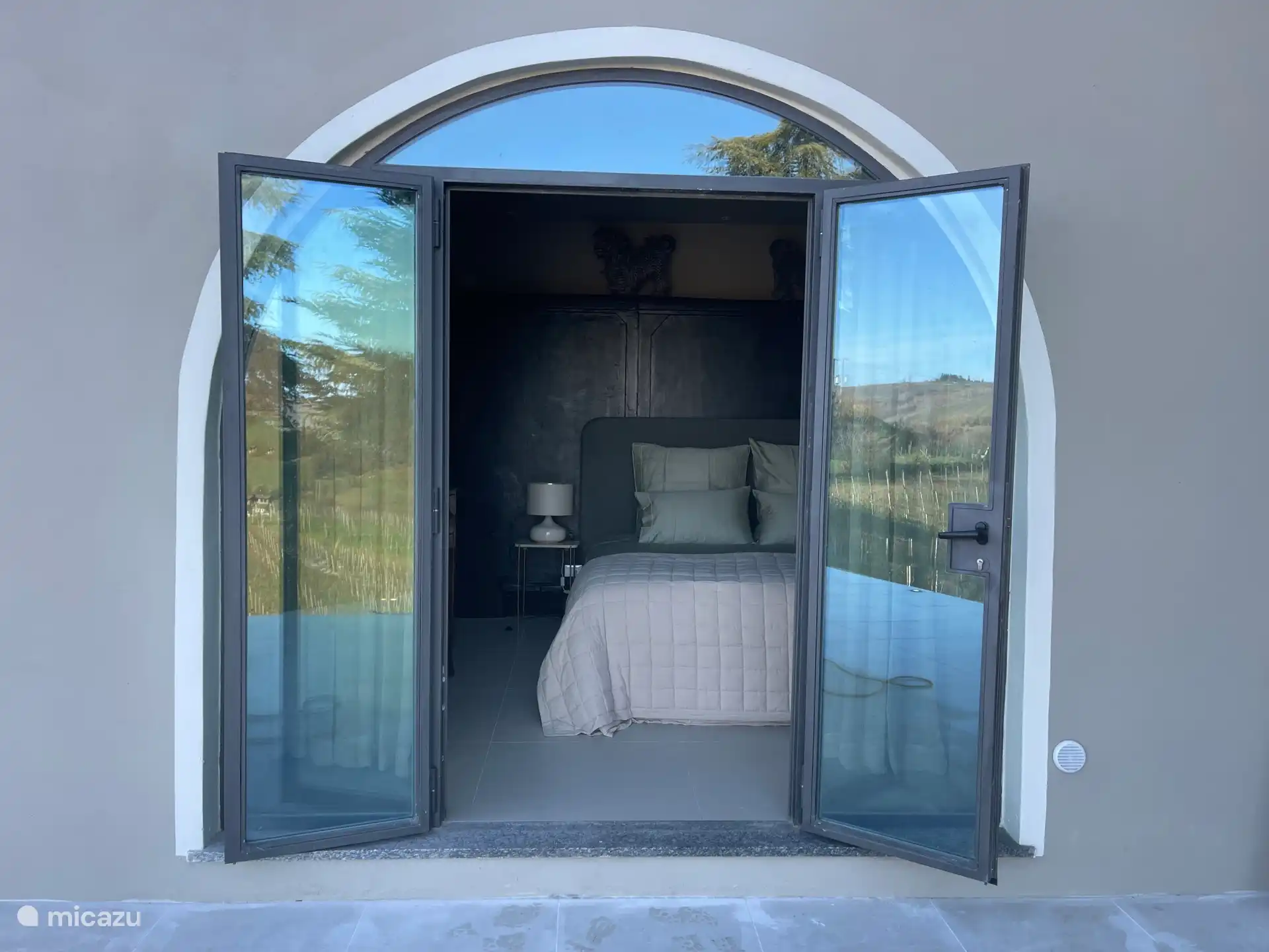 Dormitorio en antigua bodega.