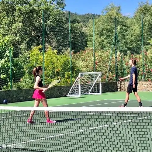 Free tennisbaan beschikbaar voor gasten