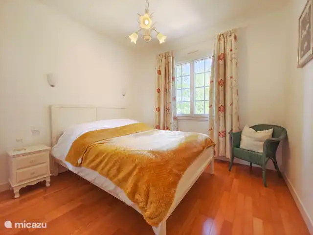 Gite Le Petit Wren - piscine et vue | France, Dordogne, Fumel - manoir / château Chambre avec lit double
