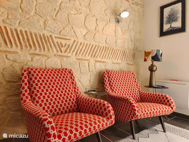 Gite Le Petit Wren - piscine et vue | France, Dordogne, Fumel - manoir / château 2 Fauteuils dans un coin de salon
