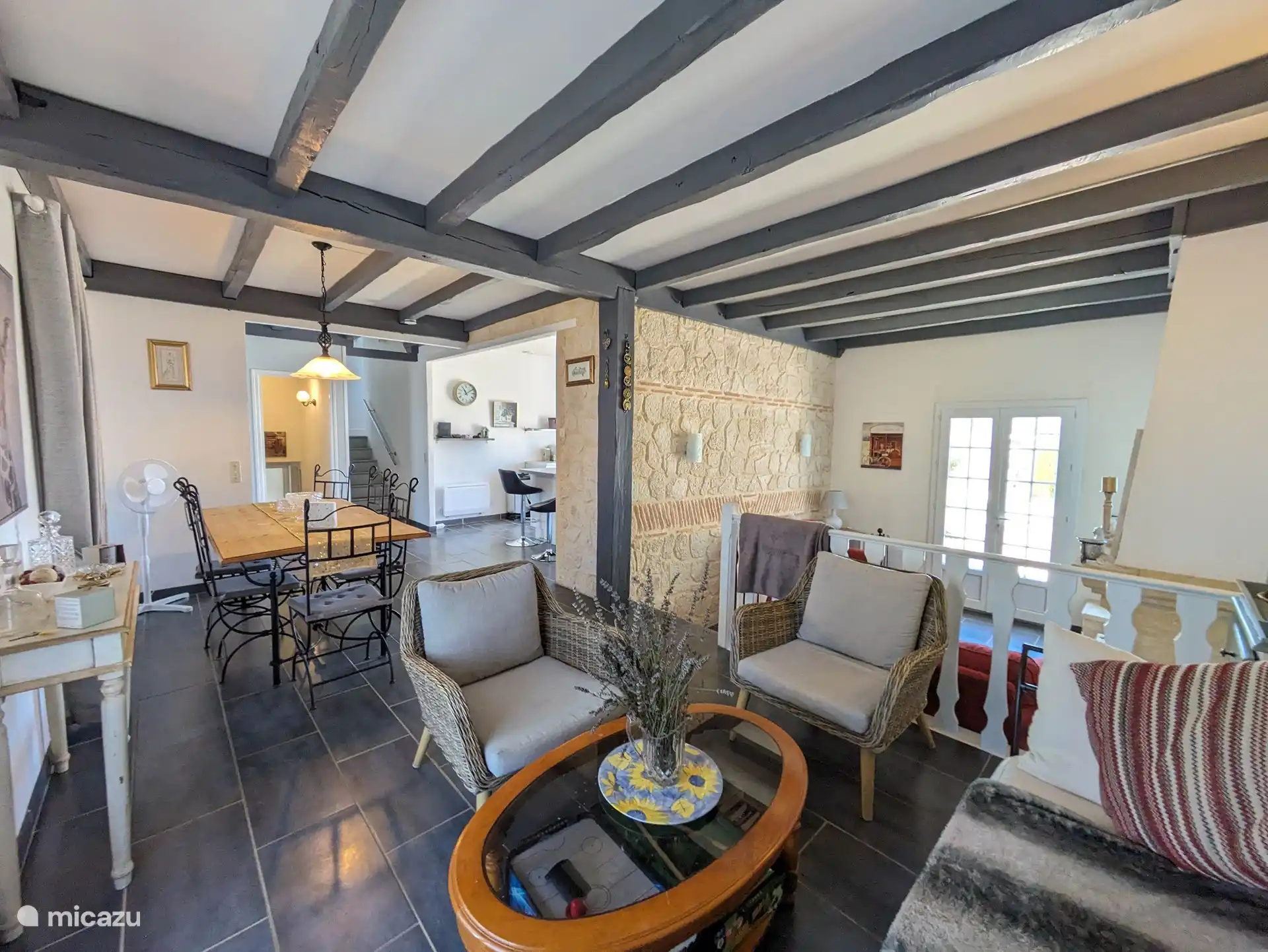 Küche, Esszimmer und Wohnzimmer auf zwei Etagen