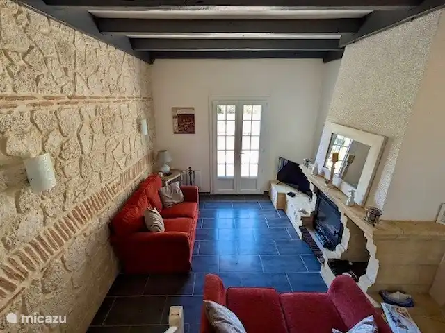 Gite Le Petit Wren - piscine et vue | France, Dordogne, Fumel - manoir / château Salon avec poêle à bois