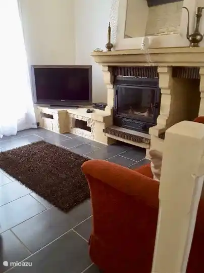 Holzofen und Fernseher