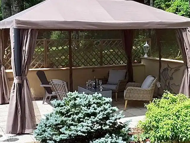 Gite Le Petit Wren - piscine et vue | France, Dordogne, Fumel - manoir / château Terrasse couverte