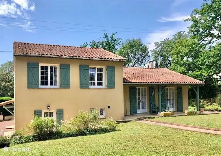 Das Haus mit der überdachten Terrasse