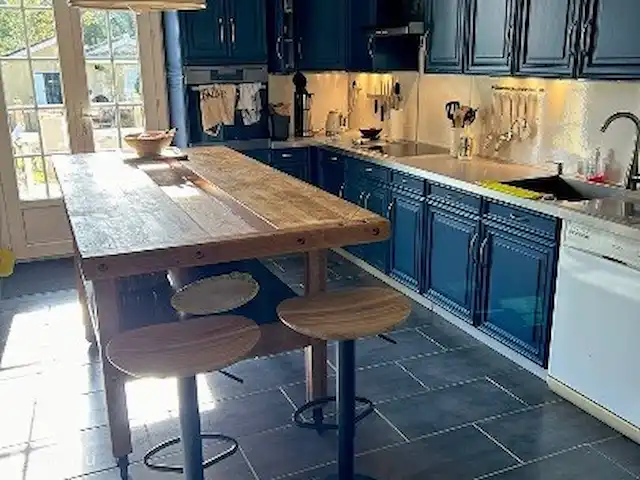 Gite Le Petit Wren - piscine et vue | France, Dordogne, Fumel - manoir / château Cuisine avec accès au terrasse