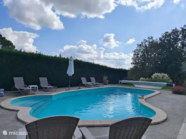 Gite Le Petit Wren - piscine et vue | France, Dordogne, Fumel - manoir / château Piscine pour profiter pleinement du soleil
Pool house avec cuisine d'été, douche, toilettes