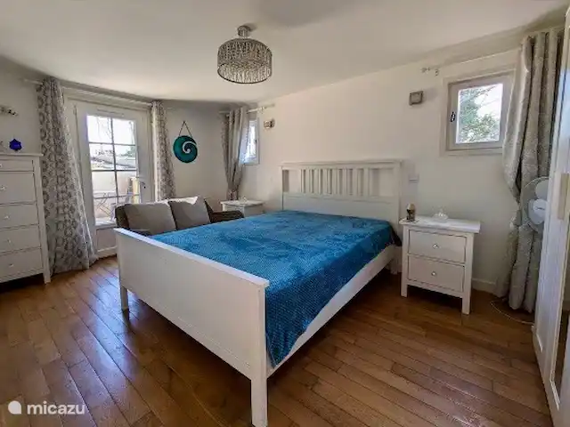 Gite Le Petit Wren - piscine et vue | France, Dordogne, Fumel - manoir / château Chambre 1 avec salle de bains