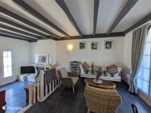 Gite Le Petit Wren - piscine et vue | France, Dordogne, Fumel - manoir / château Salon sur deux étages