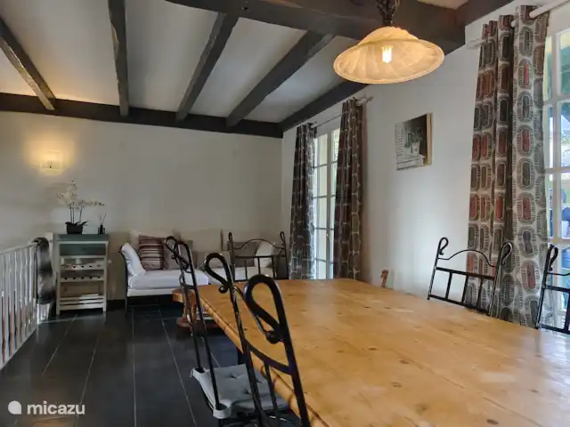 Gite Le Petit Wren - piscine et vue | France, Dordogne, Fumel - manoir / château  Espace de vie ouvert avec cuisine et accès à la terrasse, salle à manger