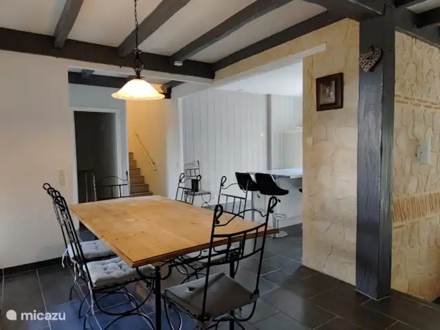 Gite Le Petit Wren - piscine et vue | France, Dordogne, Fumel - manoir / château Espace de vie ouvert avec cuisine et accès à la terrasse