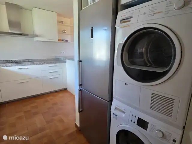 Villa Ensueño en España, Costa Brava, Calonge - villa Cocina en la planta superior con lavadora y secadora