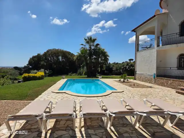 Villa Ensueño en España, Costa Brava, Calonge - villa Desde la zona para tomar el sol hay una vista de la piscina y el mar