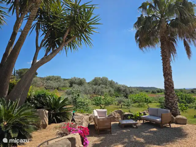 Villa Ensueño en España, Costa Brava, Calonge - villa Encantador salón con una amplia vista sobre los campos en el mar.