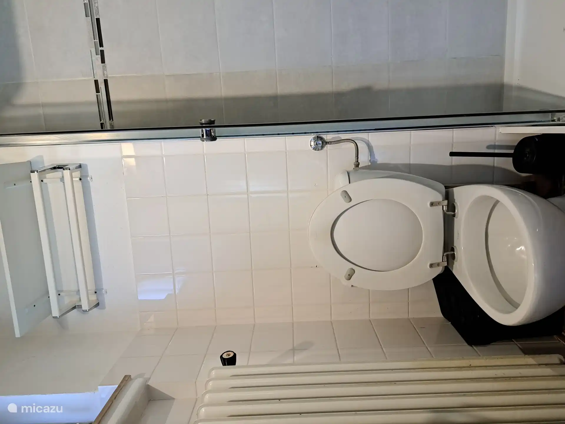 El pequeño cuarto de baño