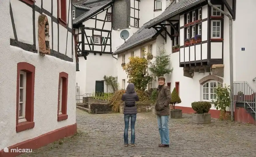En el Eifel volcánico hay algunos pueblos hermosos y antiguos para visitar, como Kronenburg; a finales de año, también se organiza aquí el tradicional mercado navideño.
