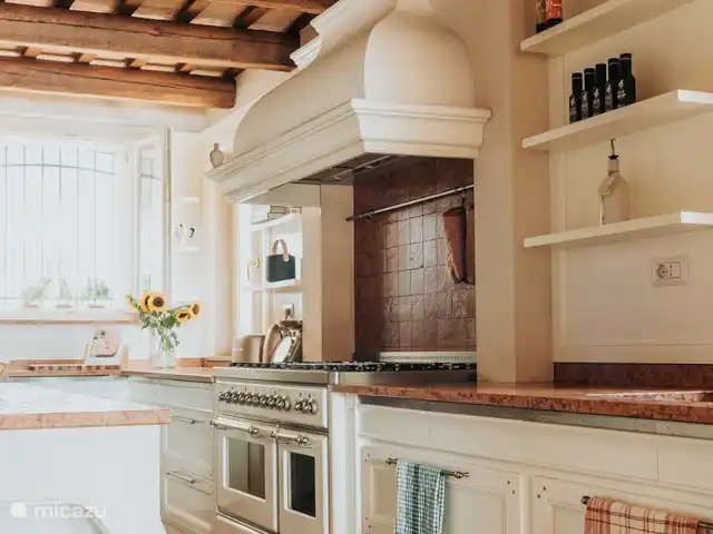 Maniero Montecassiano en Italia, Marche, Macerata - villa Cocina