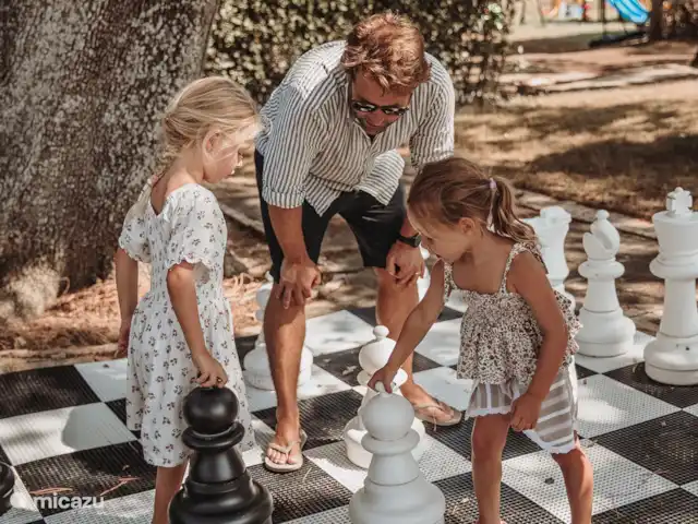 Maniero Montecassiano en Italia, Marche, Macerata - villa Ajedrez y juegos