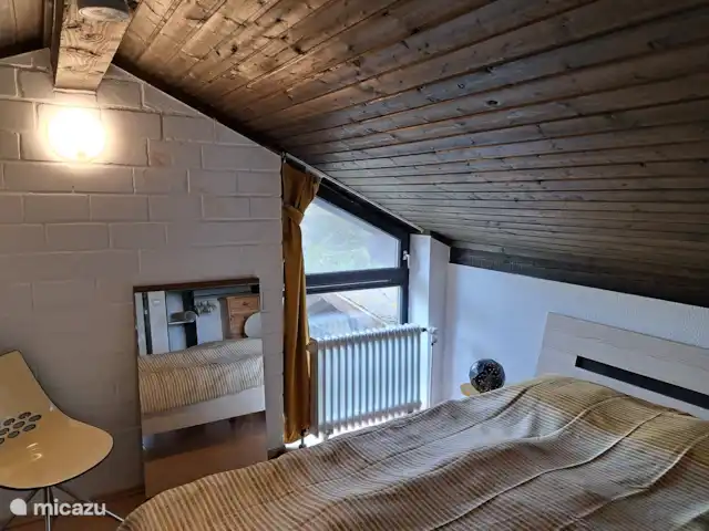 Eifel-huis Lissendorf huren in Duitsland, Eifel, Lissendorf - vakantiehuis De kleine slaapkamer heeft een tweepersoonsbed (1.40 bij 2.00 meter) en 2 eenpersoons dekbedden.