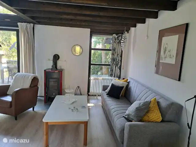 Eifel-huis Lissendorf huren in Duitsland, Eifel, Lissendorf - vakantiehuis Een lichte woonkamer met verschillende zithoeken.