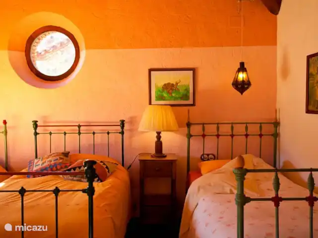 MAISON DE LA TORTUE | Espagne, Andalousie, Alajar - finca Kamer met 3 eenpersoonsbedden