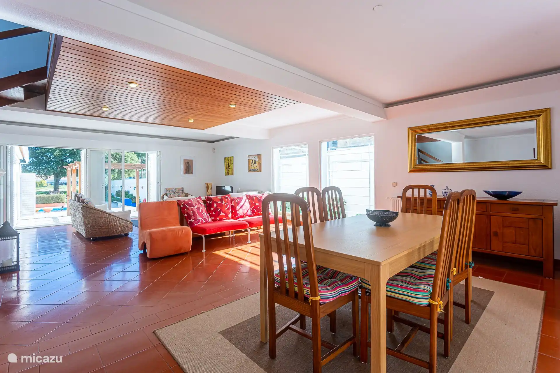 Wohnzimmer mit Blick auf den Essbereich