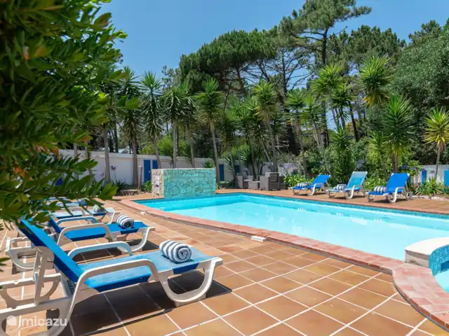Villa Hecuba en Portugal, Costa de Lisboa, Colares - villa Piscina con tumbonas
