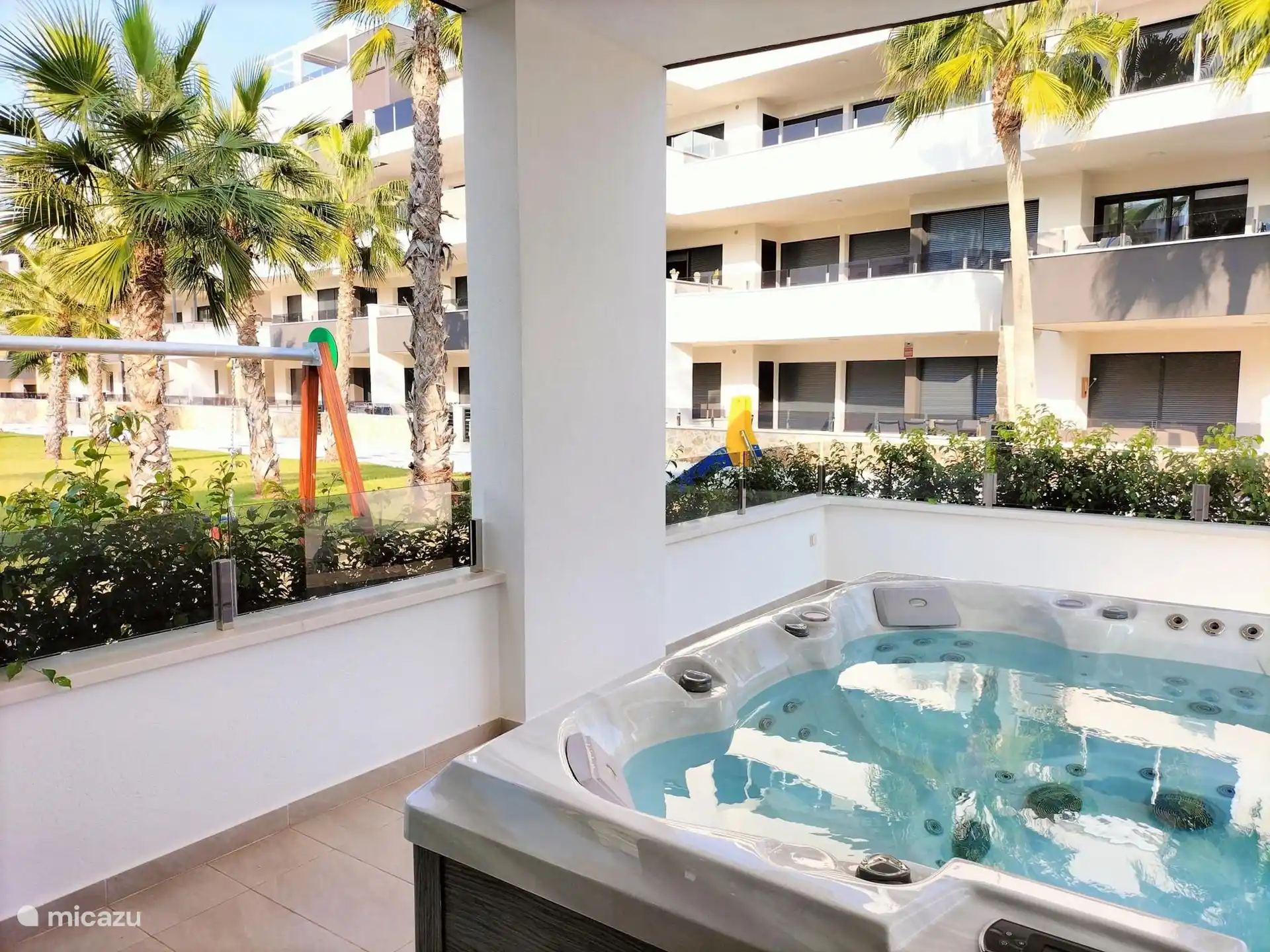 Jacuzzi bij de welness ruimte 