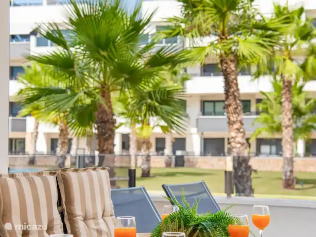 Caza azul en España, Costa Blanca, Orihuela Costa - apartamento Set de jardín con 6 sillas